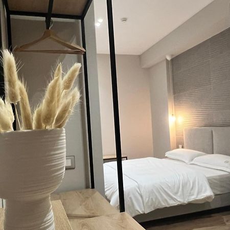Enzo Rooms & Apartment Blloku Тирана Екстериор снимка
