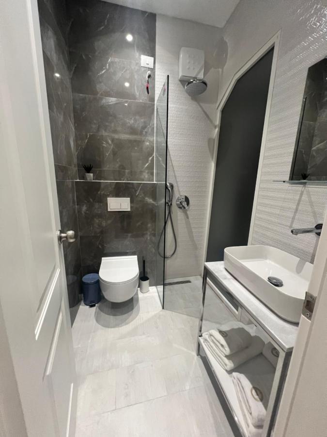 Enzo Rooms & Apartment Blloku Тирана Екстериор снимка