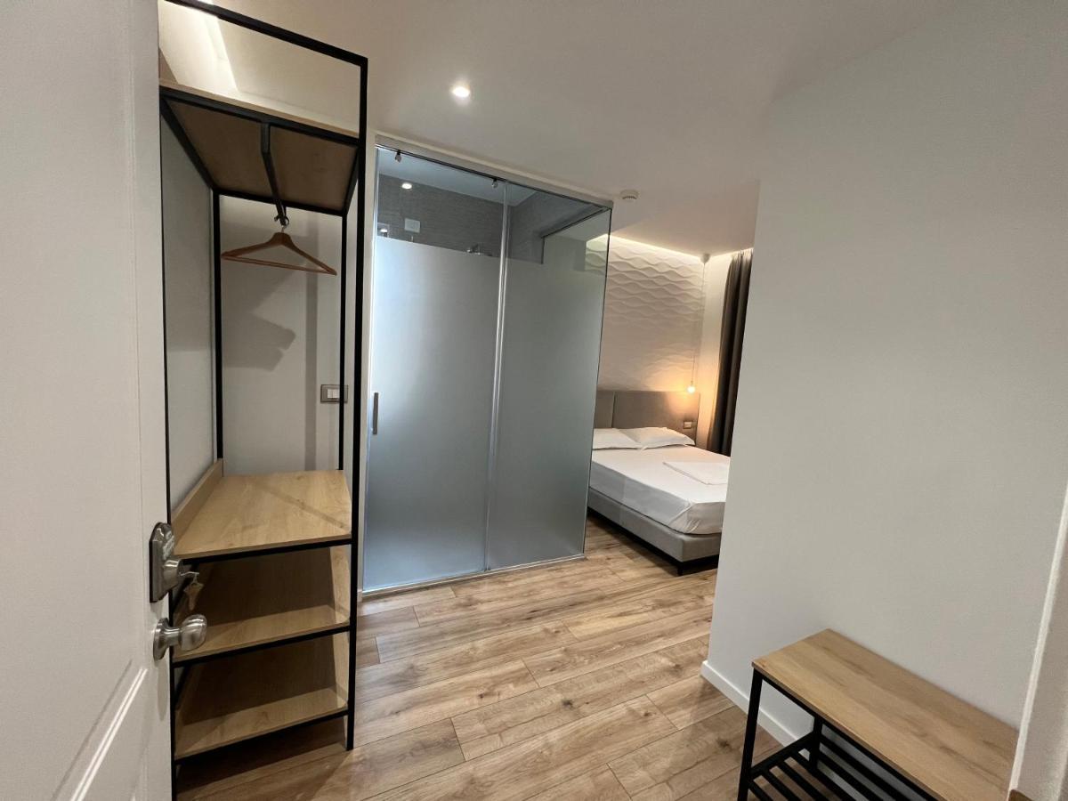 Enzo Rooms & Apartment Blloku Тирана Екстериор снимка