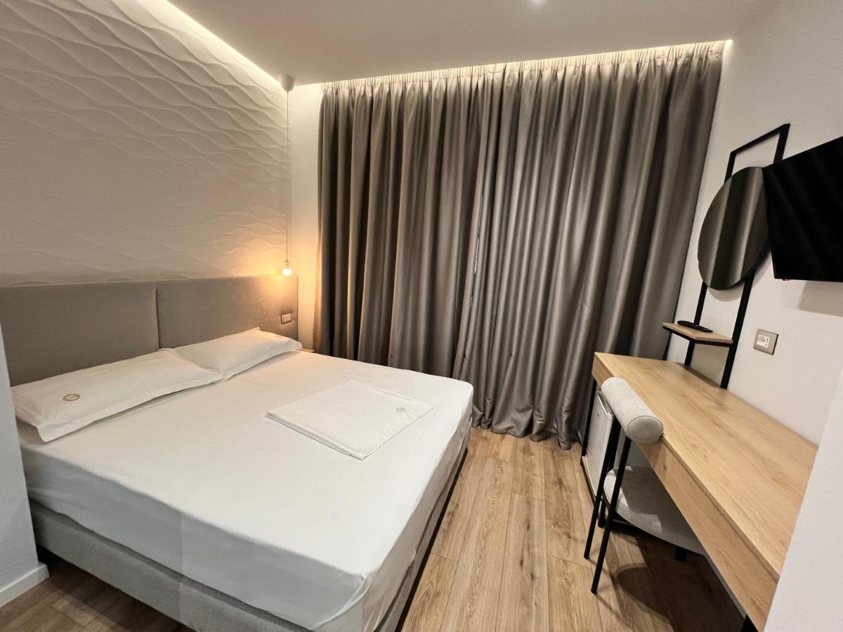 Enzo Rooms & Apartment Blloku Тирана Екстериор снимка