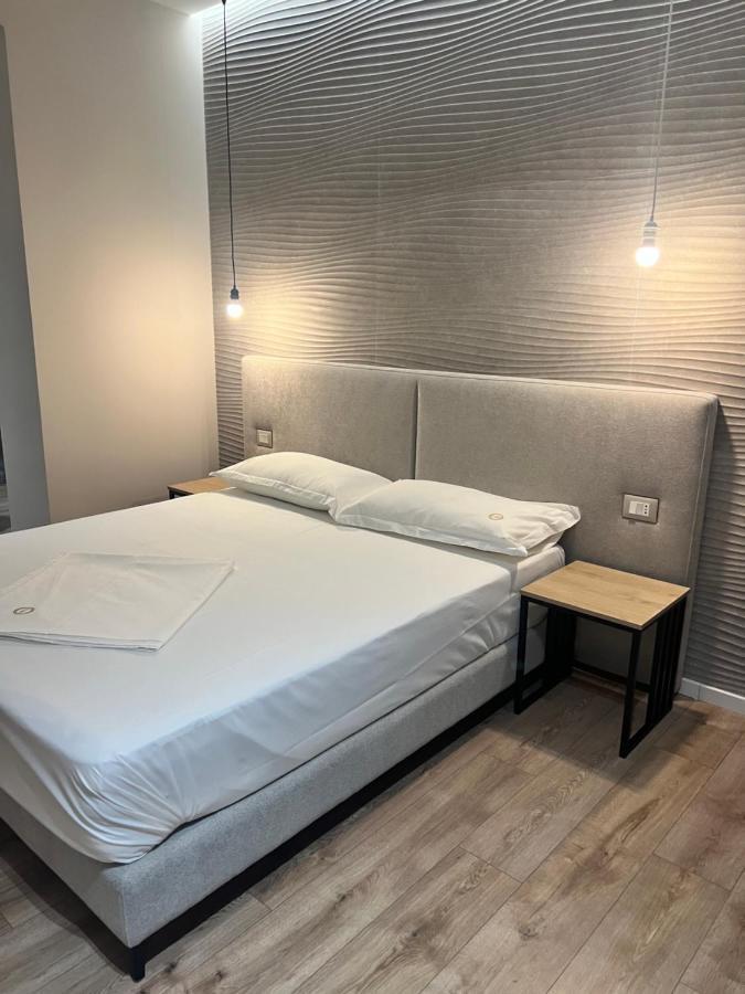 Enzo Rooms & Apartment Blloku Тирана Екстериор снимка