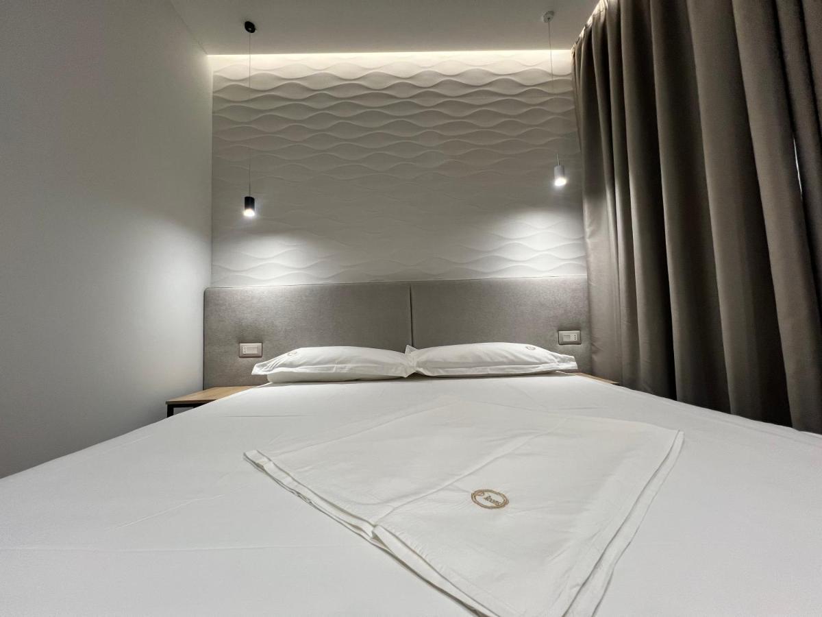 Enzo Rooms & Apartment Blloku Тирана Екстериор снимка