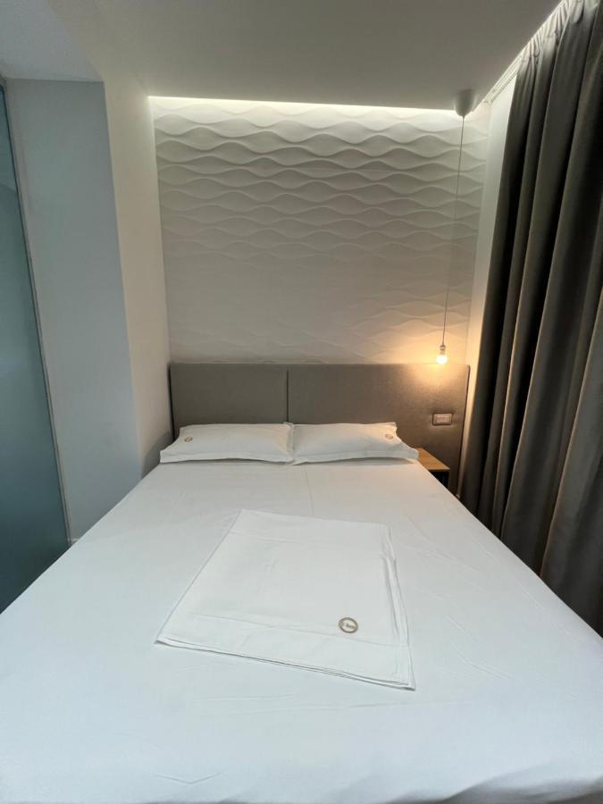 Enzo Rooms & Apartment Blloku Тирана Екстериор снимка