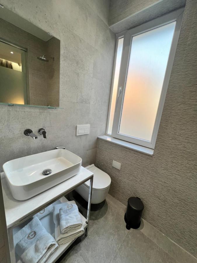 Enzo Rooms & Apartment Blloku Тирана Екстериор снимка