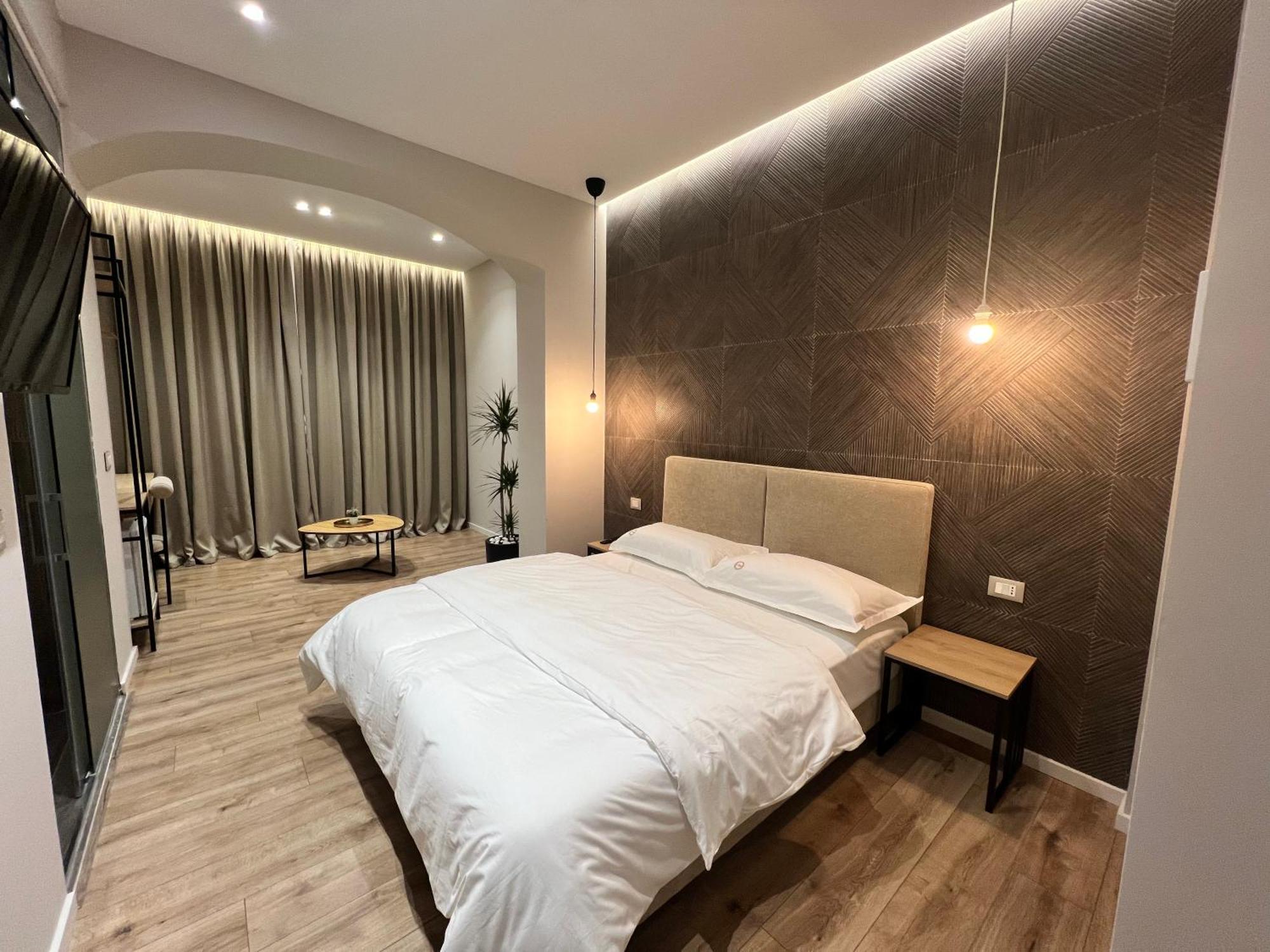 Enzo Rooms & Apartment Blloku Тирана Екстериор снимка
