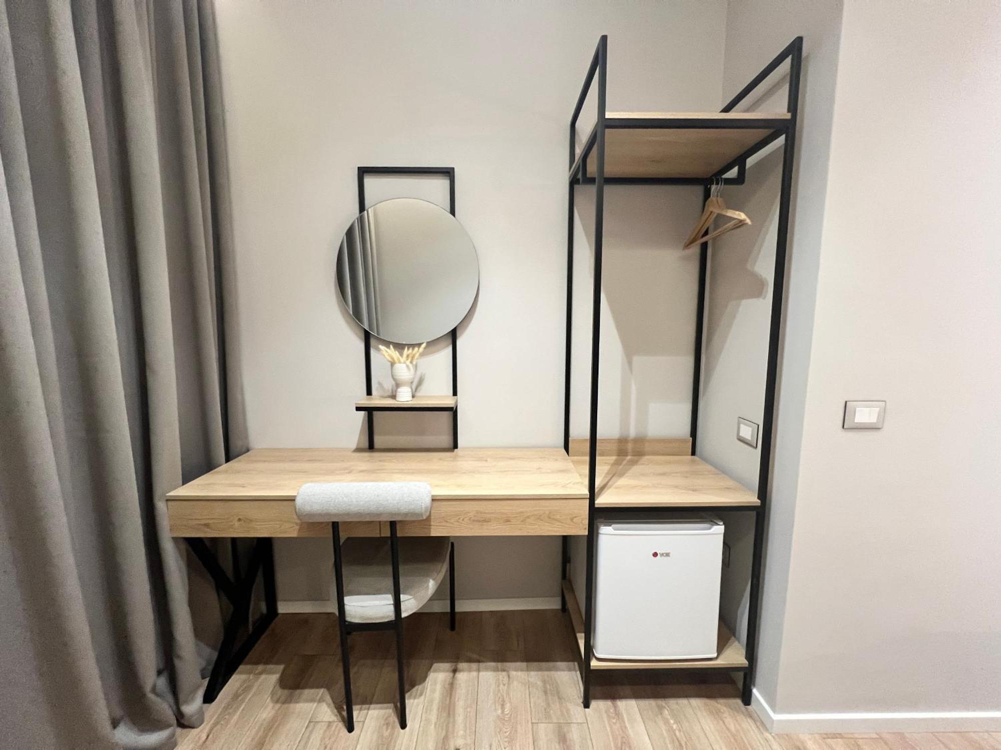 Enzo Rooms & Apartment Blloku Тирана Екстериор снимка