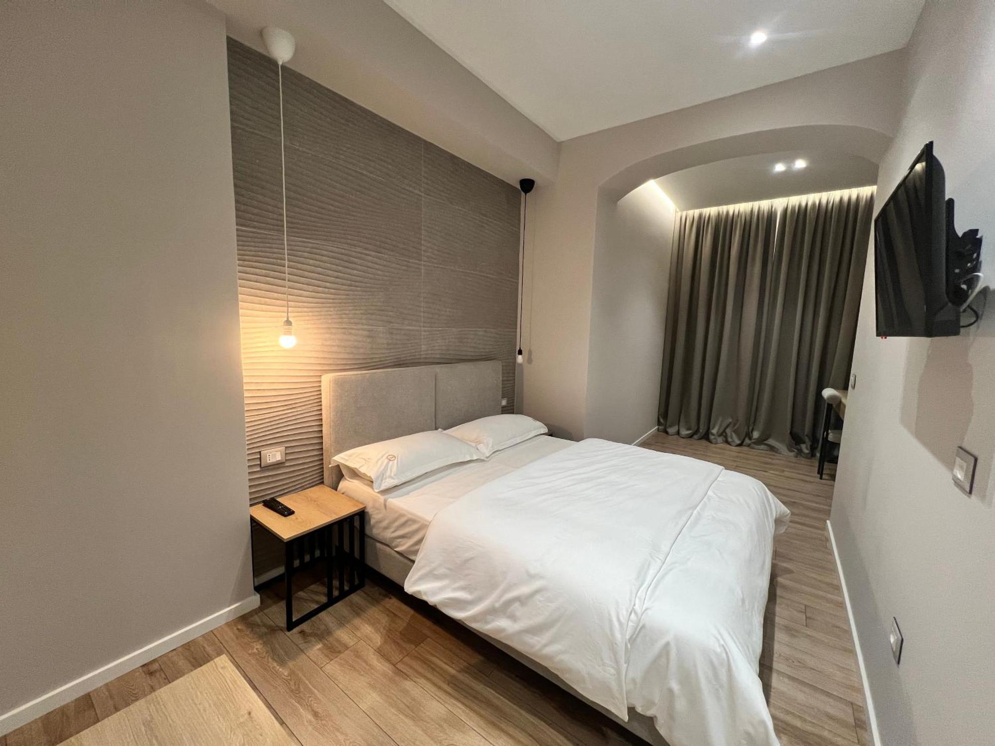Enzo Rooms & Apartment Blloku Тирана Екстериор снимка
