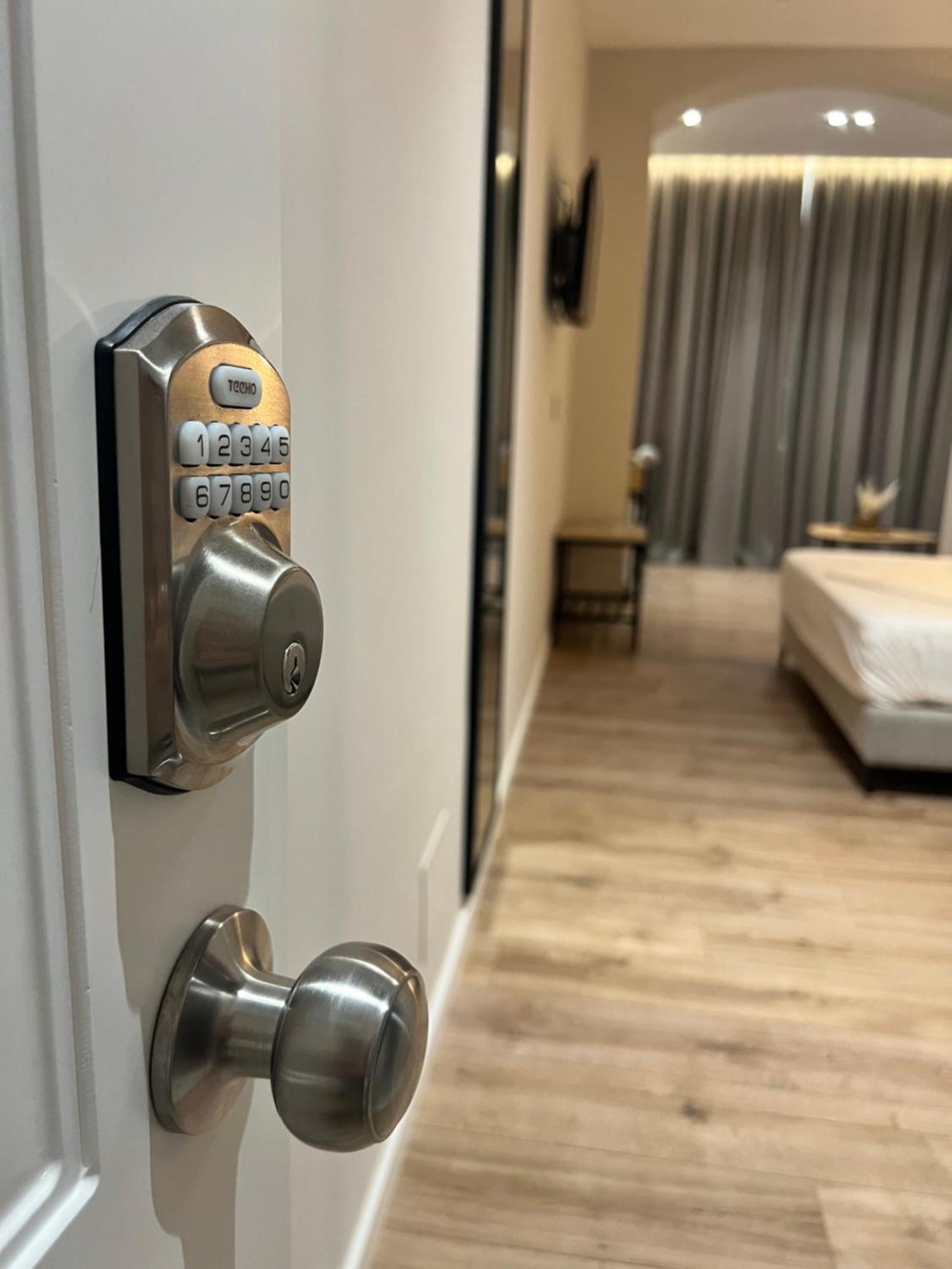 Enzo Rooms & Apartment Blloku Тирана Екстериор снимка