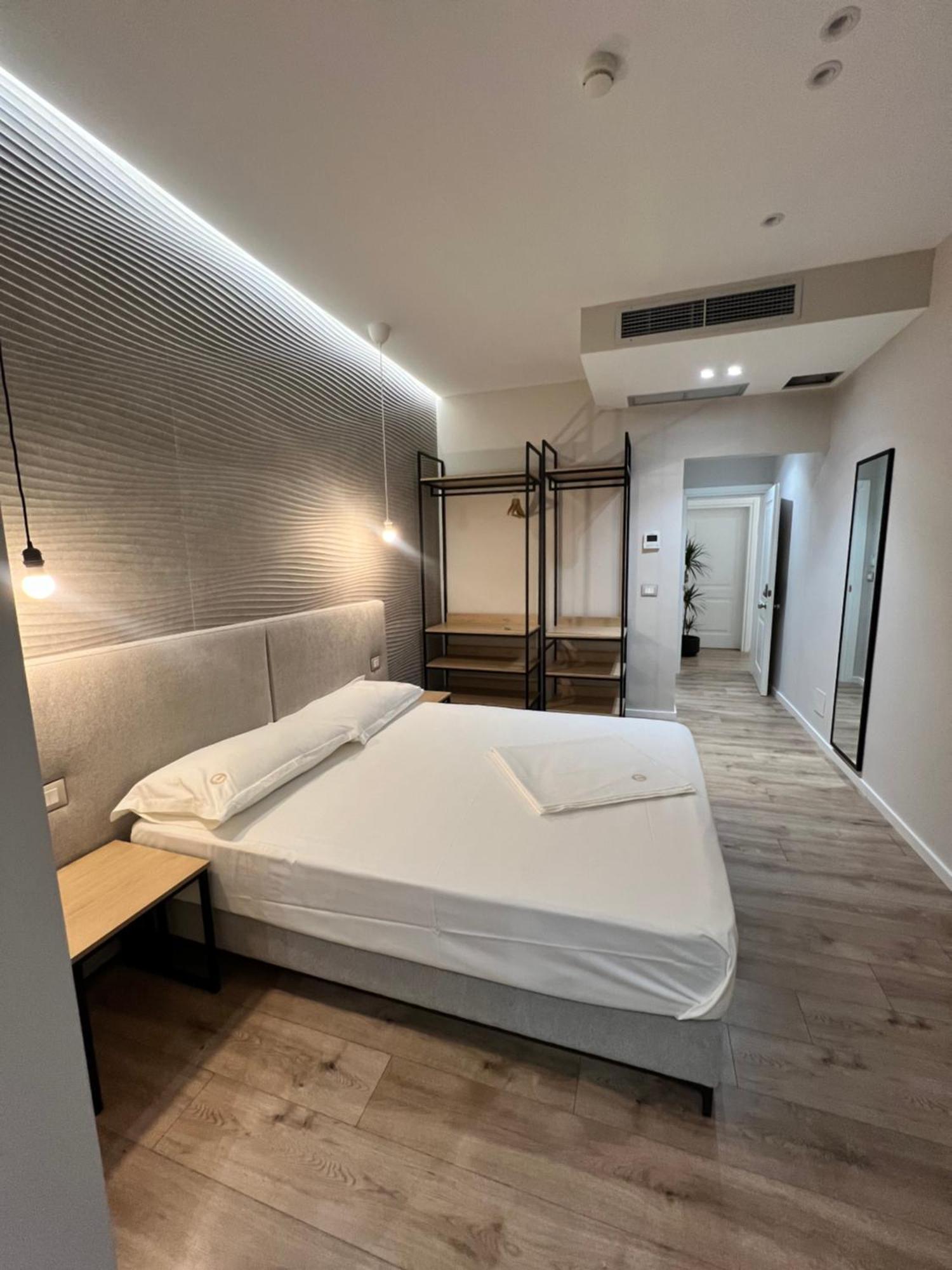 Enzo Rooms & Apartment Blloku Тирана Екстериор снимка